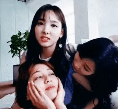 트와이스의 뽀뽀충 | 인스티즈