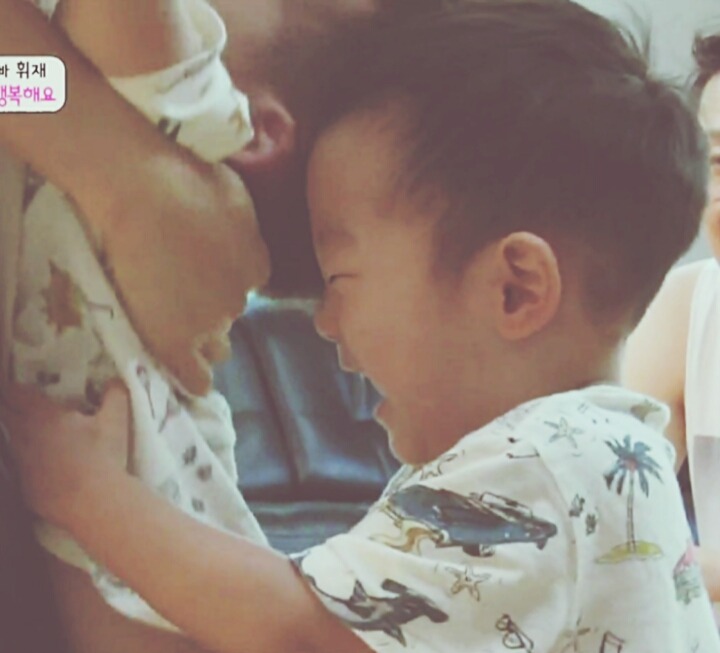  웃을 때 더 예쁘고 사랑스러운 서준이 | 인스티즈