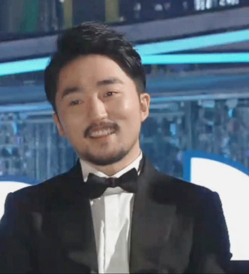 유병재 웃다가 급정색.gif | 인스티즈