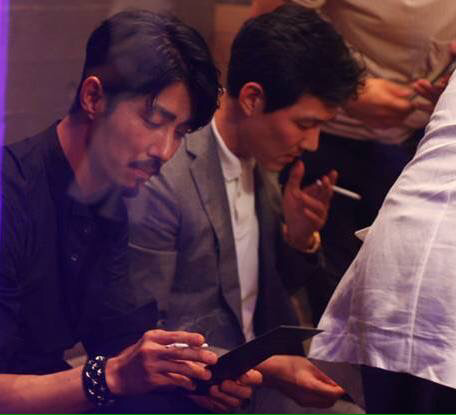 연예인들의 담배 피우는 모습 | 인스티즈