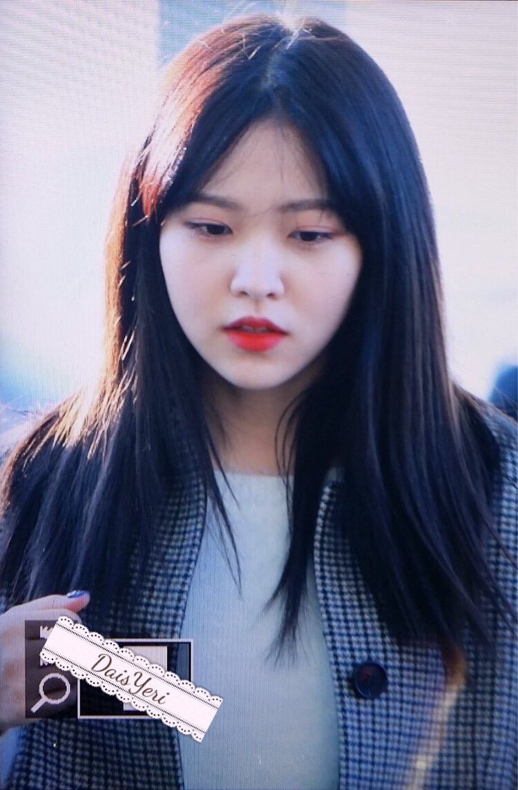 오늘자 일본 출국하는 레드벨벳 완전체 | 인스티즈