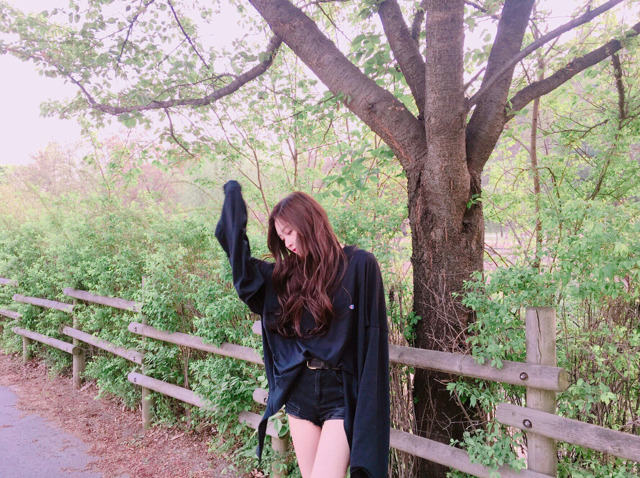 데뷔 후 처음 한 흑발 잘어울리는 로제 인스타 사진들 | 인스티즈