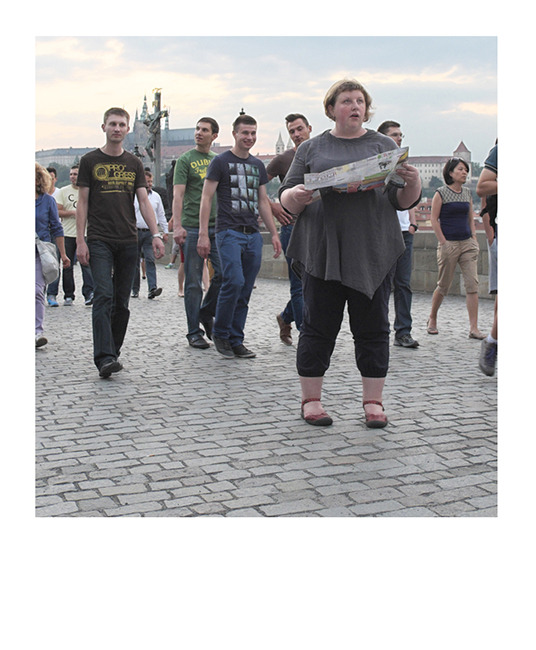 뚱뚱한 여자를 바라보는 사람들의 시선을 담다 . jpg | 인스티즈