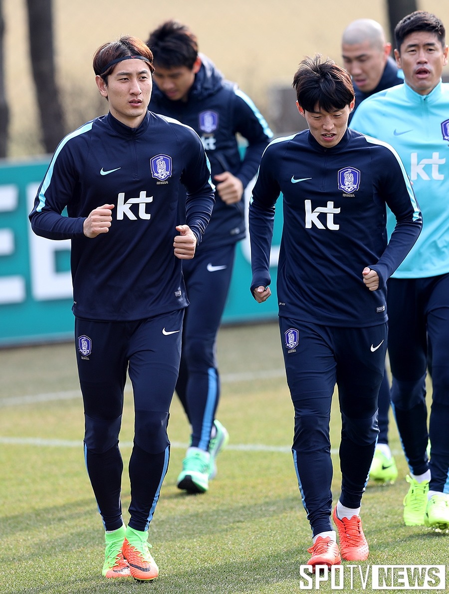 오늘자 굳은 표정으로 회복 훈련하는 축구대표팀 | 인스티즈