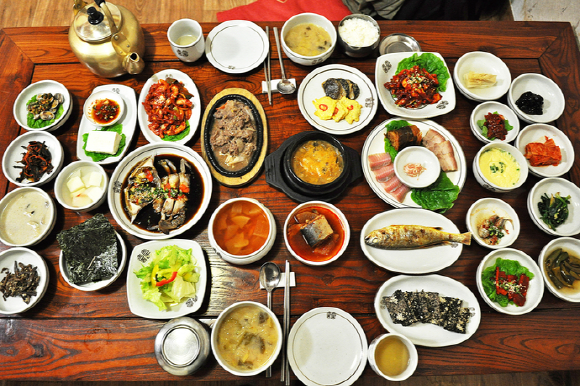 본인 피부에 가장 영향을 많이 끼치는 것은? | 인스티즈