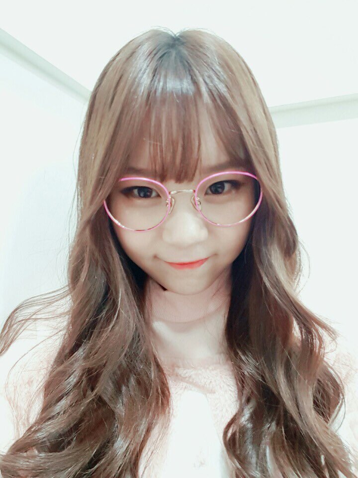 2017년 첫 여자친구 엄지 | 인스티즈