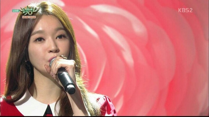 기사사진과 달리 생각보다 멀쩡한 오늘자 강민경... | 인스티즈