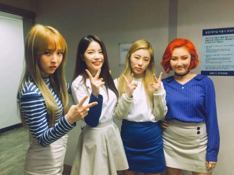 팬들이 코디해주는대로 무대 의상 입는 마마무 | 인스티즈
