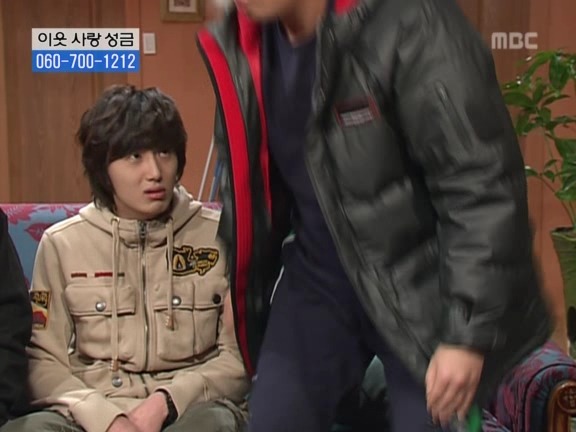 [거침없이하이킥] 차별받는 윤호 케어해주는 준하.jpg | 인스티즈