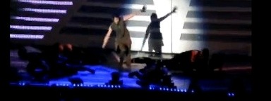 가수들한테 너무 위험한 무대 리프트장치.gif | 인스티즈