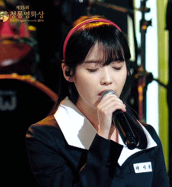 교복입은 아이유.gif | 인스티즈