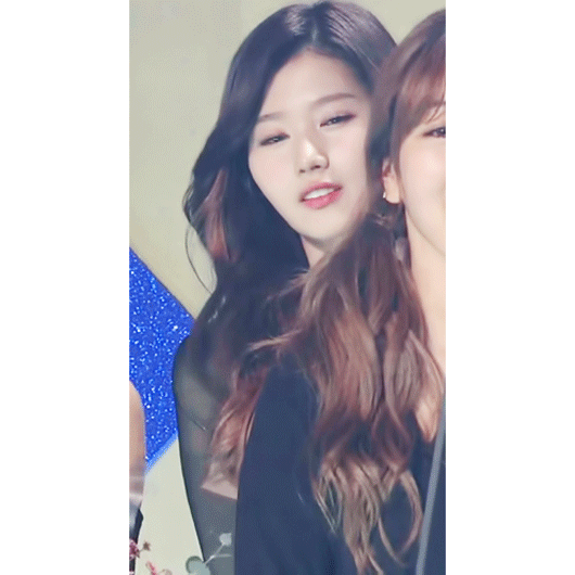 사나 눈빛 업데이트.gif | 인스티즈