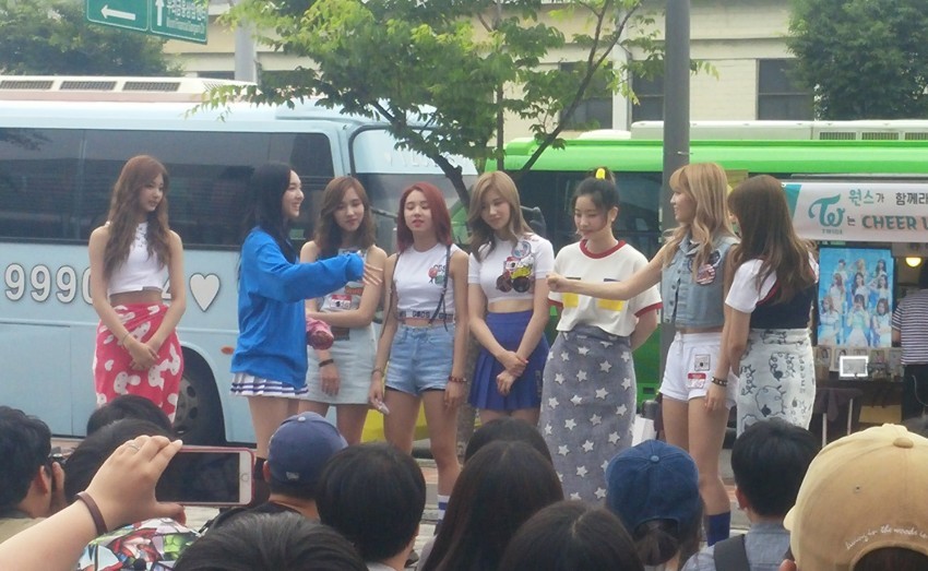 [트와이스] 1주년 기념 멤버 단체 짤 모음.jpg | 인스티즈