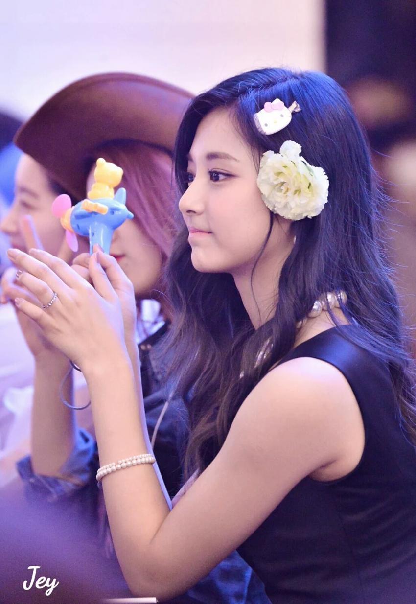 [트와이스] 갈수록 더더욱 이뻐지는 쯔위 움짤들.gif | 인스티즈