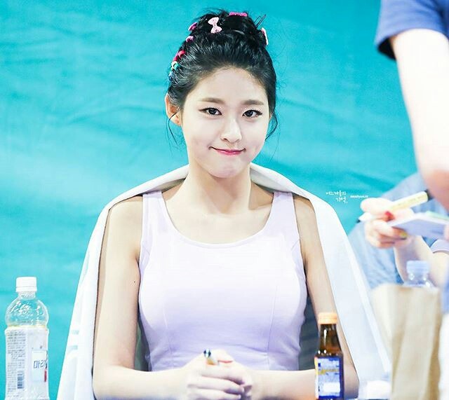 새로 짤줍한 설현사진 몇장.. | 인스티즈