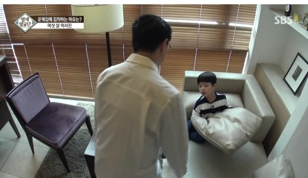 문제집에 집착하는 6살 서진이. jpg | 인스티즈