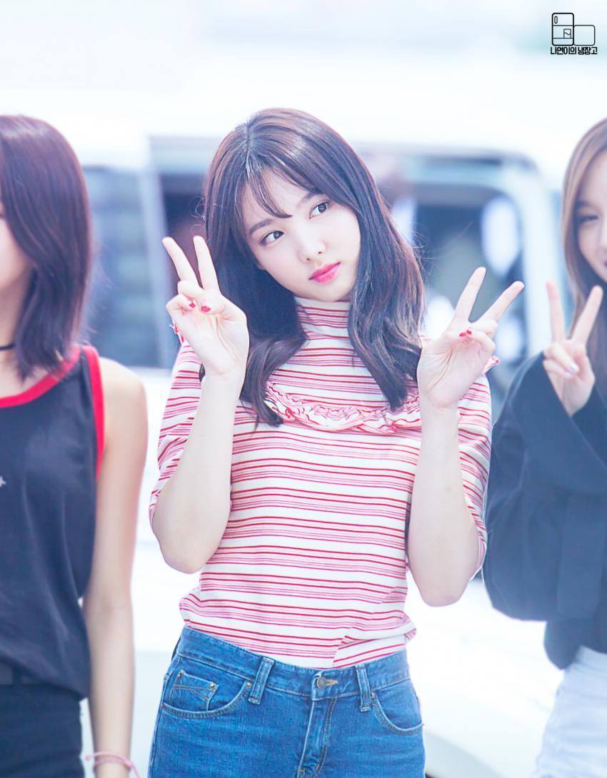 의젓한 맏언니로 돌아온 트와이스 나연 | 인스티즈