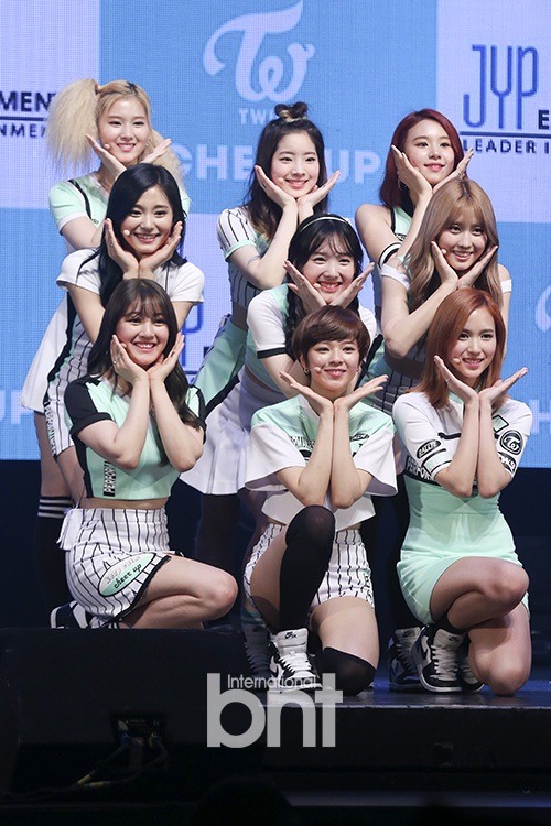 오늘 1시간 차이로 쇼케이스 하는 트와이스와 러블리즈 | 인스티즈
