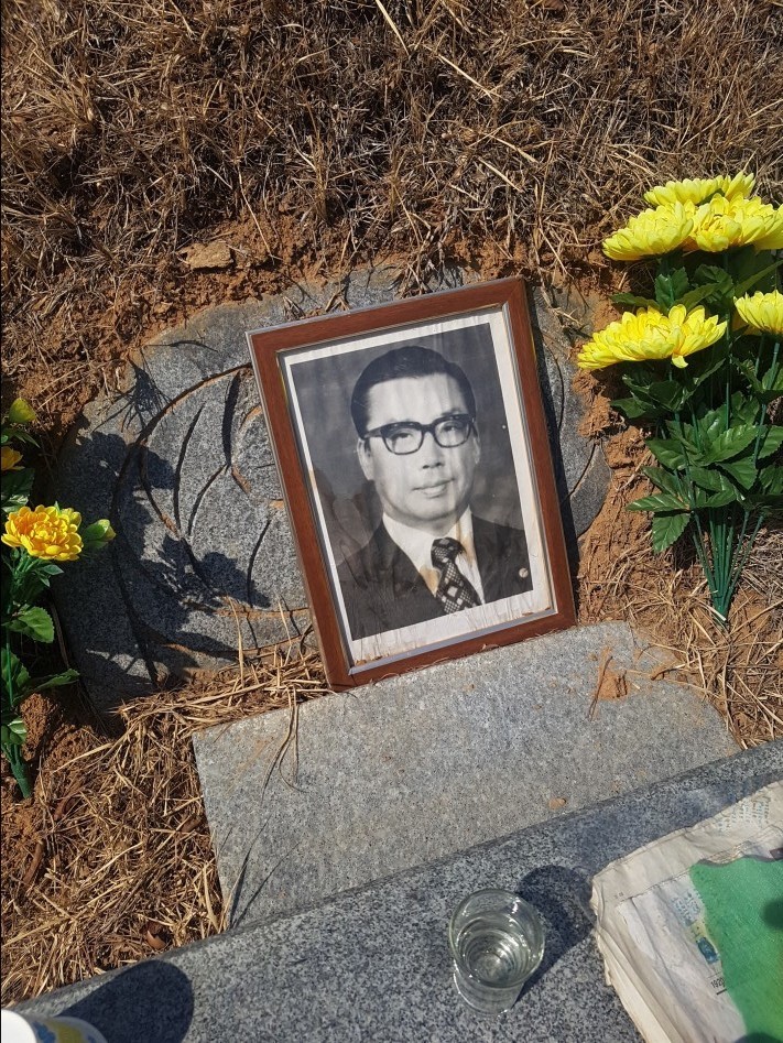 박근혜 탄핵 다음날 김재규 무덤 | 인스티즈