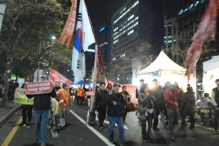 박근혜는 퇴진하라!!! 2015년 11월 21일 횃불시민연대 98차 부정선거 규탄집회 | 인스티즈