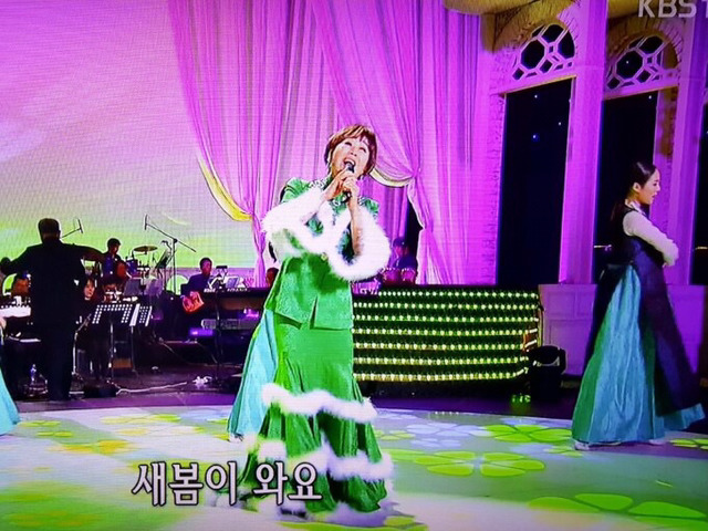 kbs1 가요무대 보는 엄마와 나.gif | 인스티즈