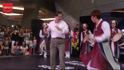 정치인 댄스팀 결성.gif | 인스티즈