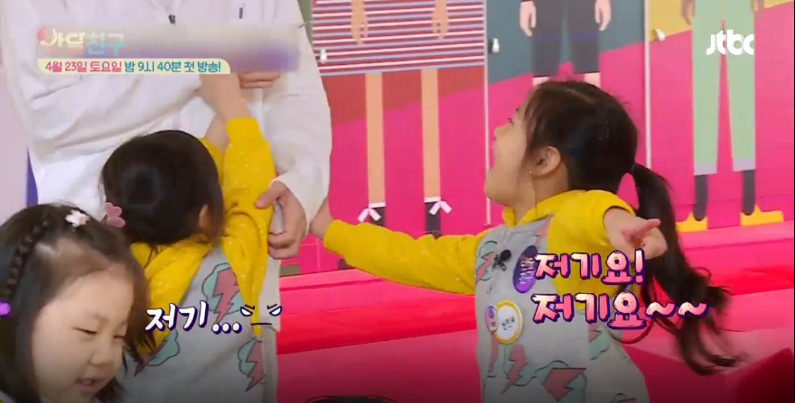 [반달친구] 위너 김진우 차지할려고 싸우는 유치원생 여자아이들 | 인스티즈