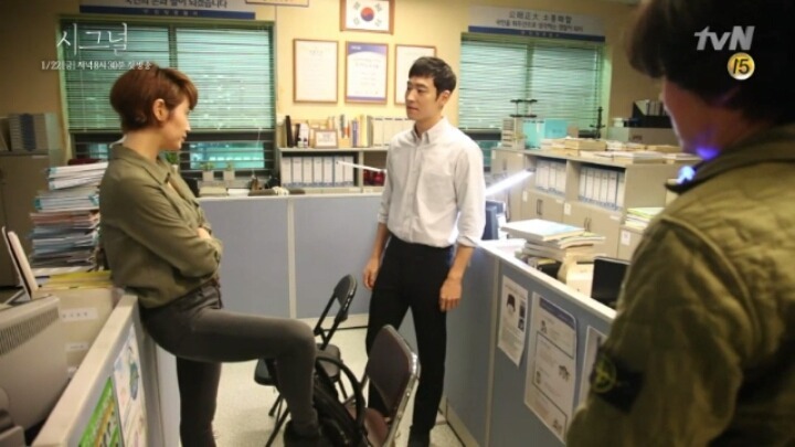 [시그널] 실제로 금이야 옥이야 여왕님 모시듯 김혜수를 대하는 이제훈 | 인스티즈