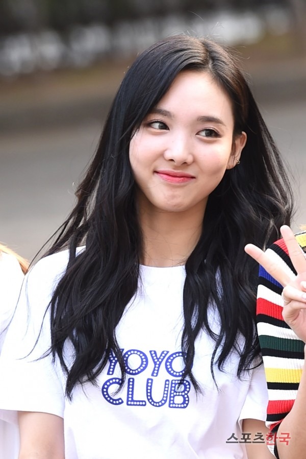 오늘자 트와이스 뮤직뱅크 리허설 출근길 | 인스티즈