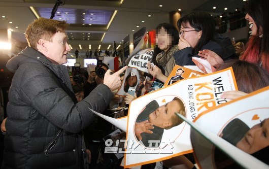 한국에 도착한 코난 오브라이언 | 인스티즈