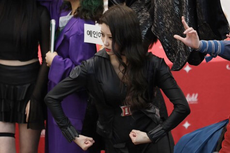 [러블리즈] 종착역의 황제가 등에 박힌 레플이 와서 미주 | 인스티즈