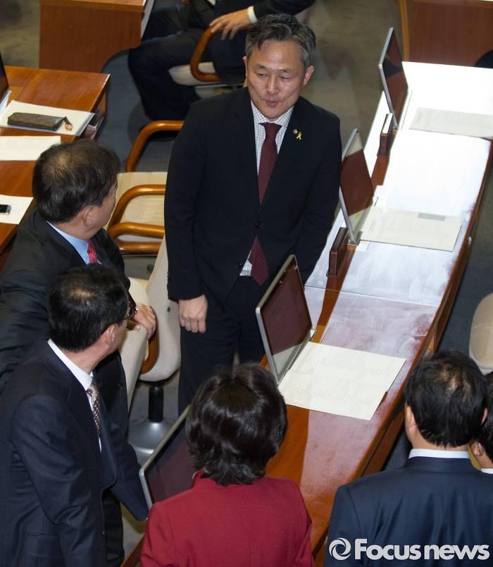 오늘자 국회에서 극딜 당하는 표창원 의원.jpg | 인스티즈