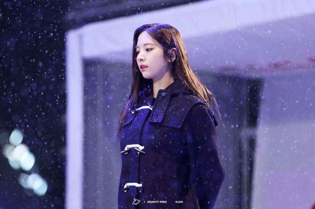 우주소녀 보나 레전드 찍던 날.jpg | 인스티즈