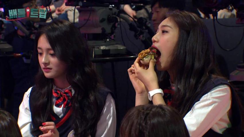 [아이오아이ioi] 먹는 모습도 너무 이쁘고 귀여운 김도연.jpgif | 인스티즈