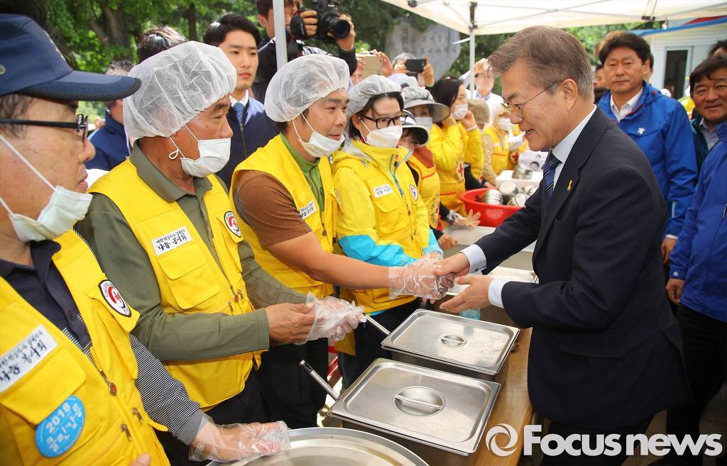 강원도 산불 찾은 문재인후보.jpg | 인스티즈
