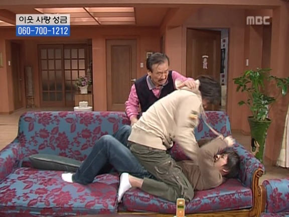 [거침없이하이킥] 차별받는 윤호 케어해주는 준하.jpg | 인스티즈