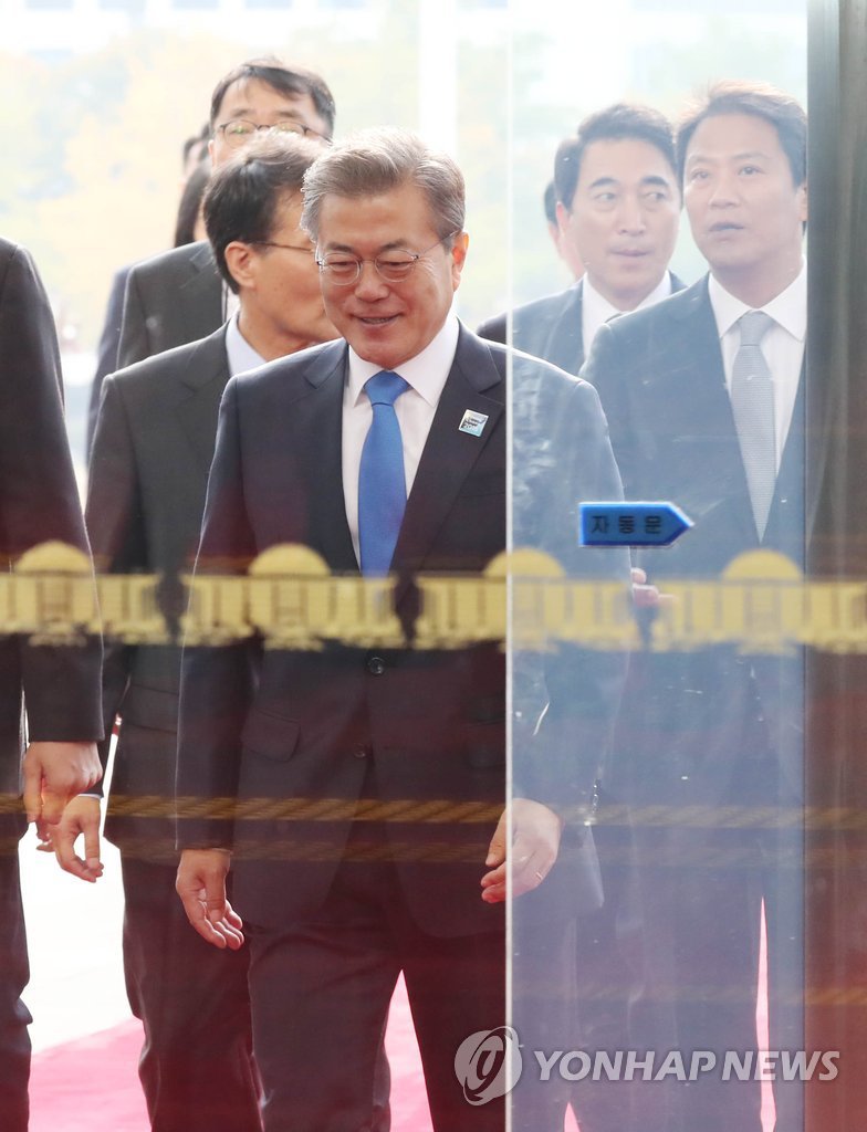 시정연설 위해 국회 도착한 문재인 대통령 | 인스티즈