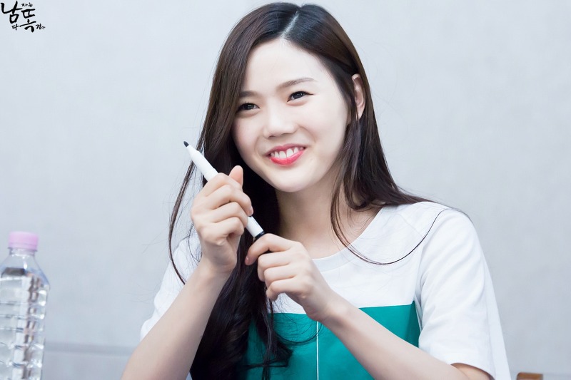 폭죽에 놀랐다가 다시 미소를 찾는 오마이걸 효정.gif | 인스티즈