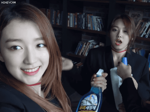 강미나의 섹시함에 깜짝 놀라는 구구단 하나 | 인스티즈