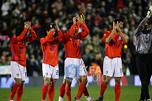 2007년 크레이븐코티지에서 그리스 잡는 대한민국.jpgif | 인스티즈