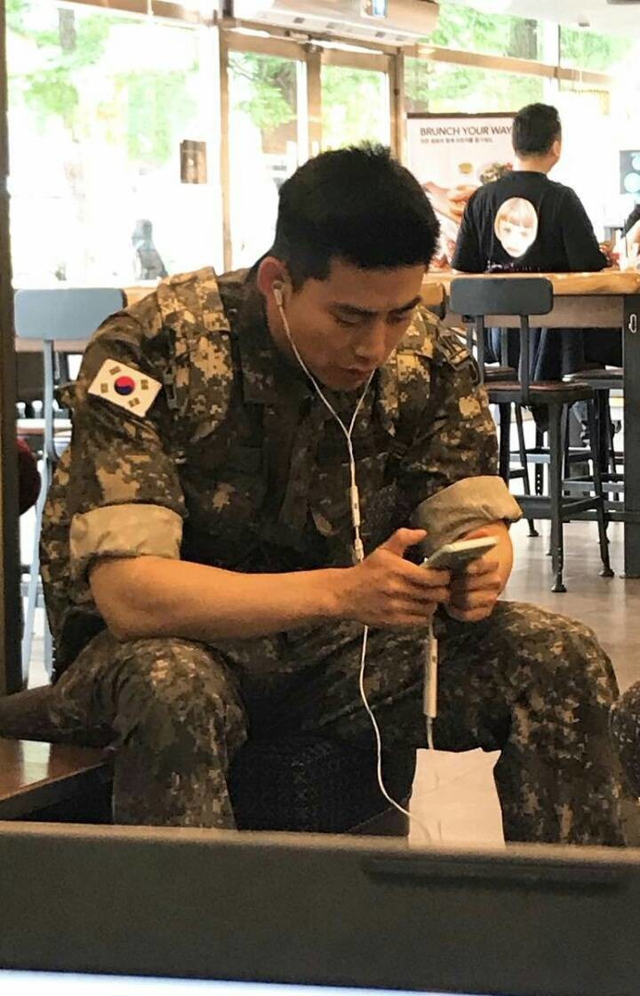 떳떳하게 군생활하는 연예인 | 인스티즈