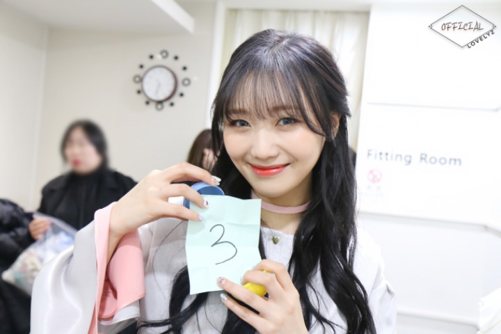 [러블리즈] 퇴근길 버스가 생각보다 널널해서 수정이 | 인스티즈