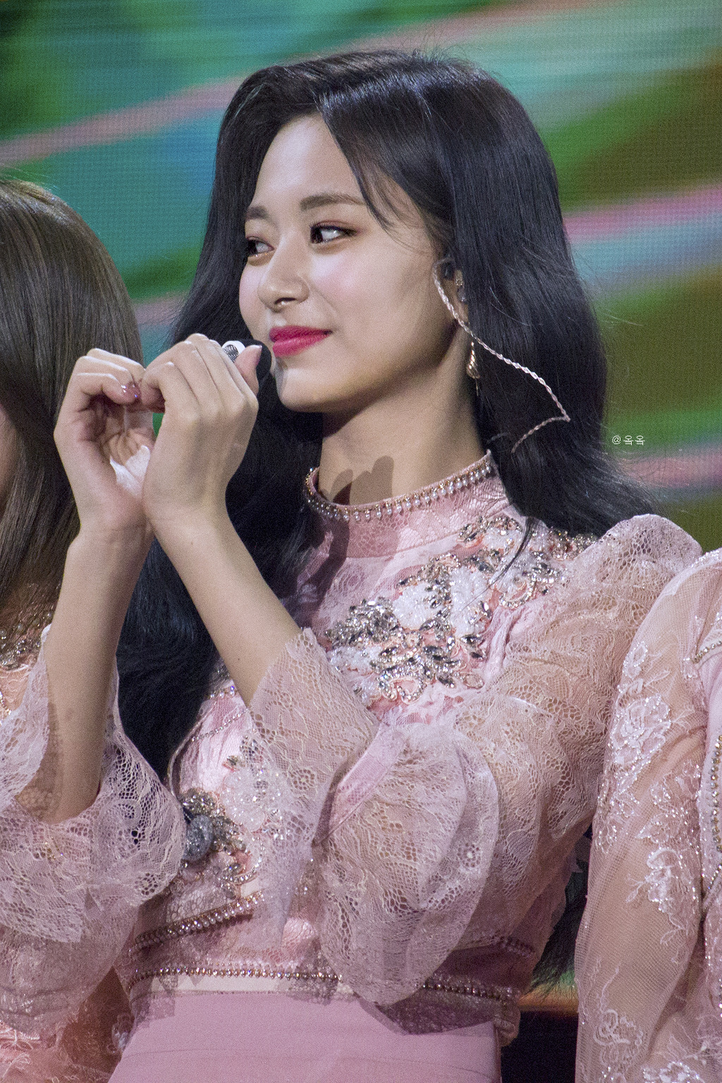 감탄만 나오는 최근 쯔위의 미모.jpgif | 인스티즈