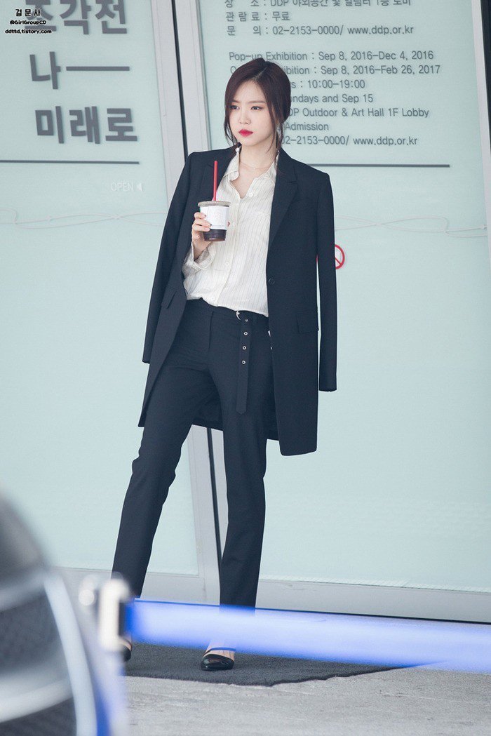[에이핑크] 다시봐도 수트핏 정말 좋은 손나은.jpg.gif | 인스티즈