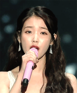 노래하는 아이유 2.gif | 인스티즈