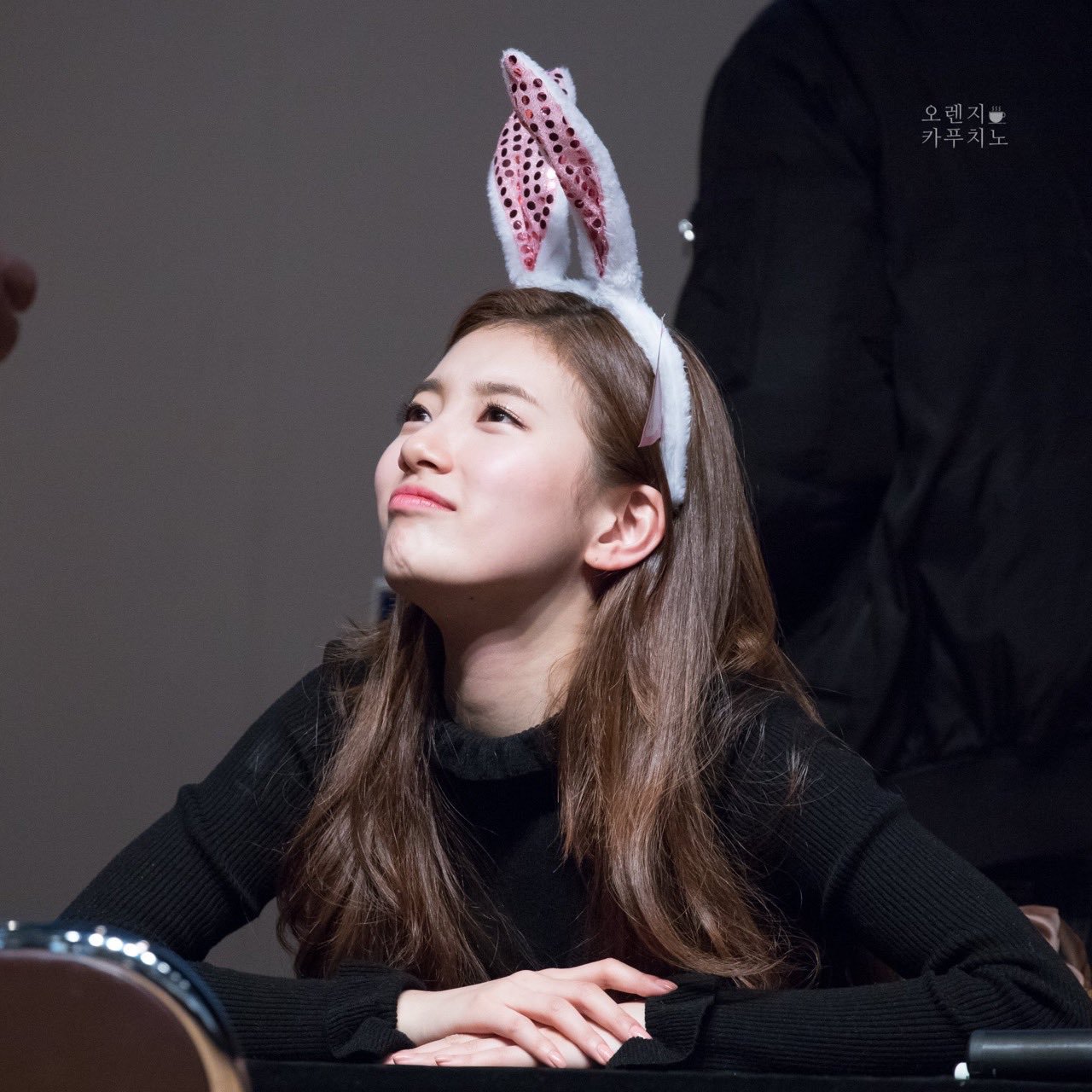 오늘이 생일인 수지.jpgif | 인스티즈