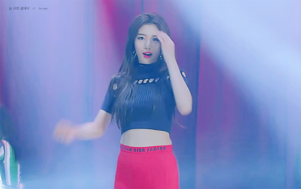 머리 쓸어넘기는 수지.gif | 인스티즈