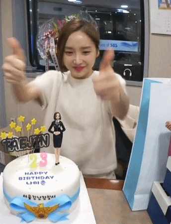 생일선물받고 오열하는 나미춘 ㅋㅋㅋ.gif | 인스티즈