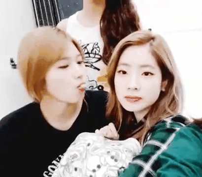 아직까지는 나연이한테 한수배워야 하는 사나 | 인스티즈