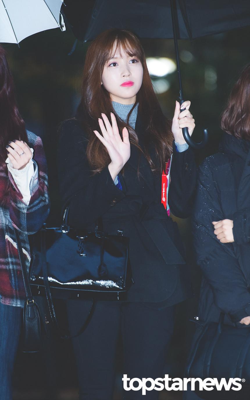 181109 묘이 미나 뮤직뱅크 출근길 | 인스티즈